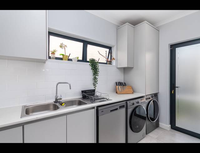 4 BEDROOM FREESTANDING FOR SALE IN SANDOWN